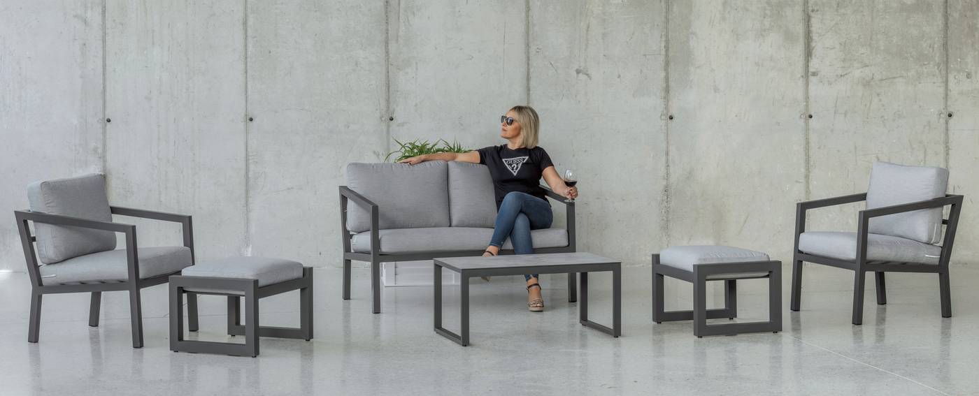 Conjunto aluminio luxe: 1 sofá 2 plazas + 2 sillones + 1 mesa de centro. Disponible en color blanco, antracita o champagne.<br/><br/><b>OFERTA VÁLIDA HASTA EL 30 DE JUNIO O FIN DE EXISTENCIAS</b>