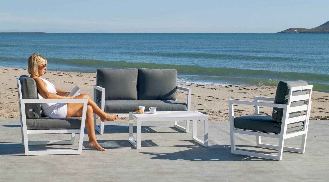 Conjunto de aluminio para exterior: sofá 2 plazas + 2 sillones + mesa de centro. Disponible en color blanco, antracita, champagne, plata o marrón.