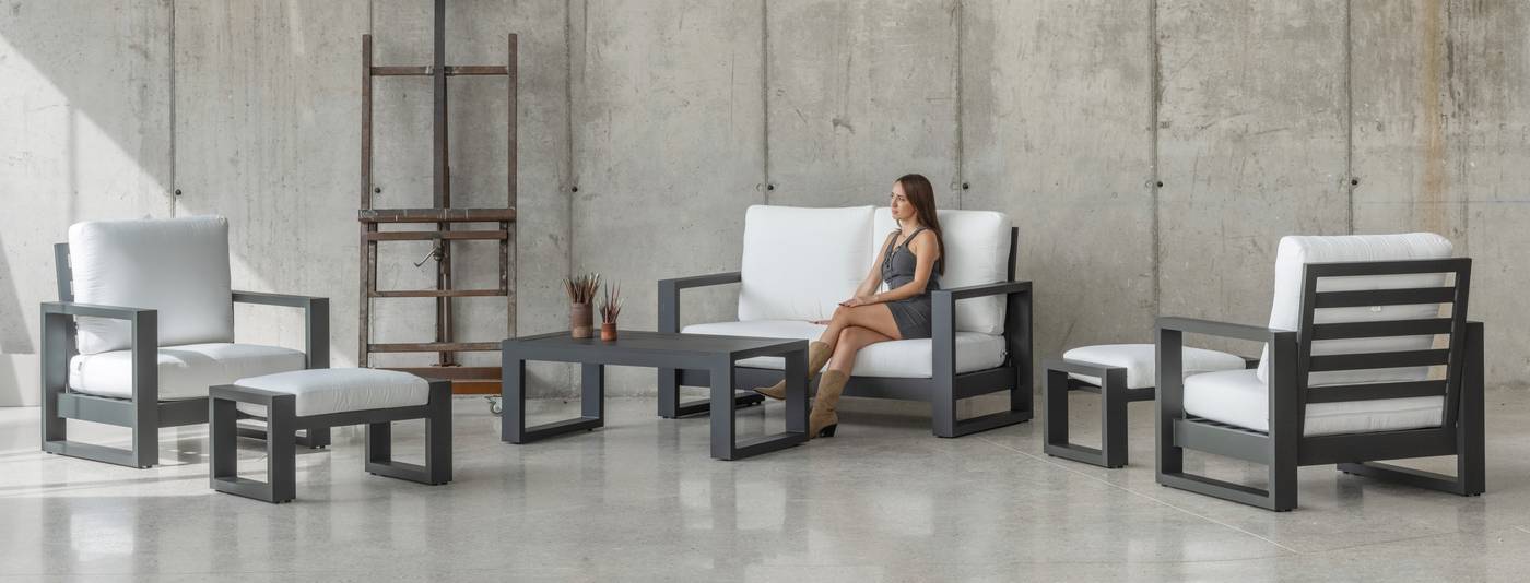 Conjunto lujoso y robusto de aluminio: 1 sofá de 2 plazas + 2 sillones + 1 mesa de centro. Disponible en color blanco, antracita, champagne, plata o marrón.