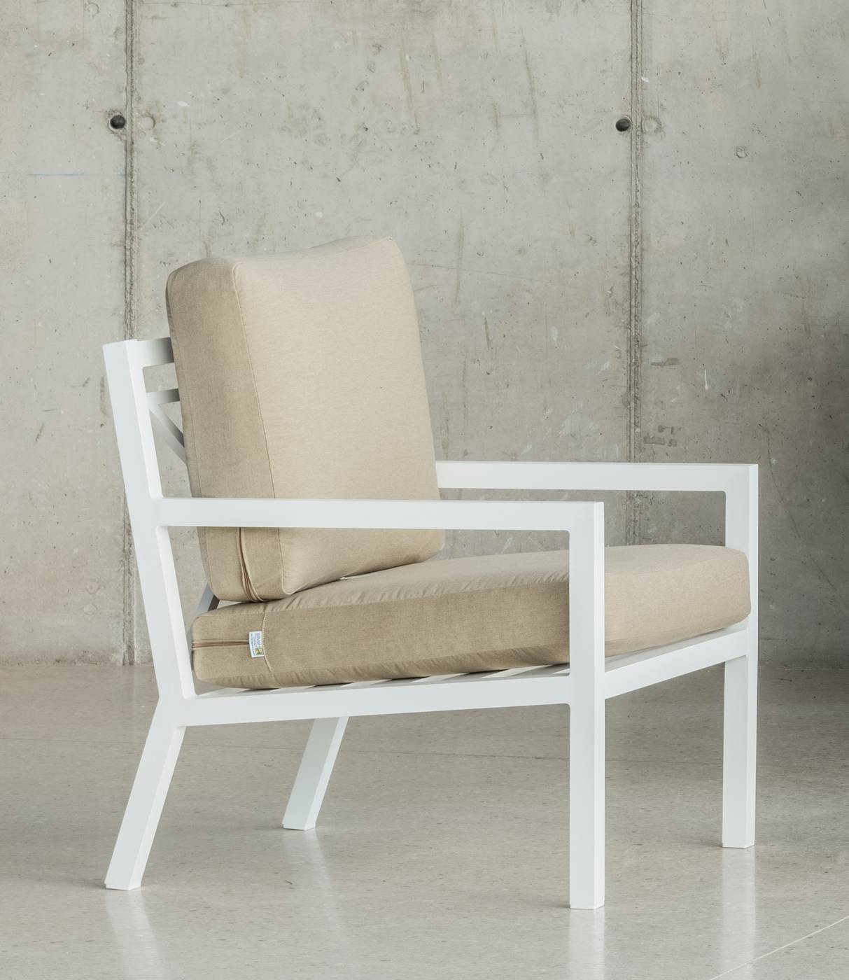 Set Aluminio Luxe Dounvil-8 - Conjunto de aluminio de lujo que incluye: un sofá tres plazas, dos sillones, una mesa de centro y cojines. Disponible en color blanco, antracita, champagne, plata o marrón