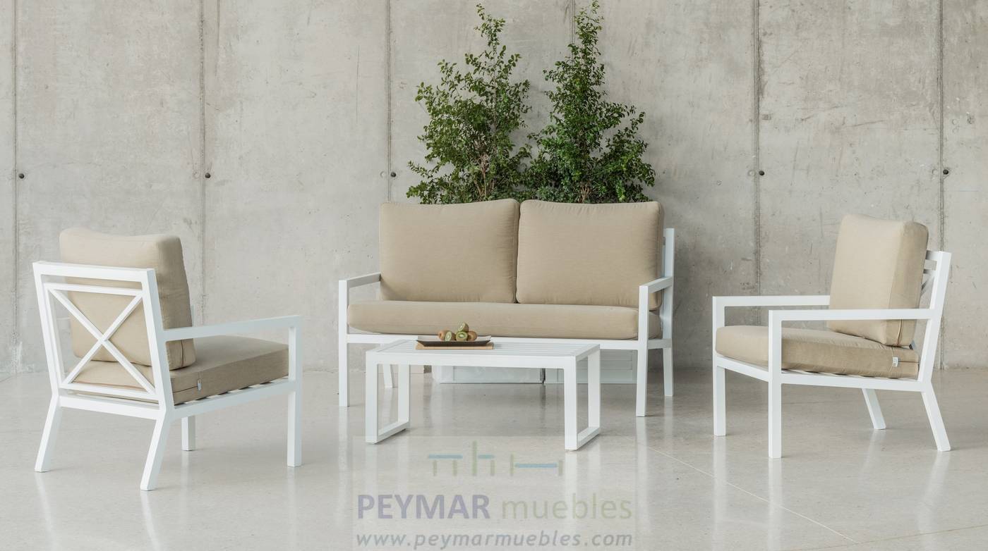 Conjunto de aluminio de lujo que incluye: un sofá dos plazas, dos sillones, una mesa de centro,  dos reposapiés y cojines. Estructura aluminio color blanco, antracita, champagne, plata o marrón.