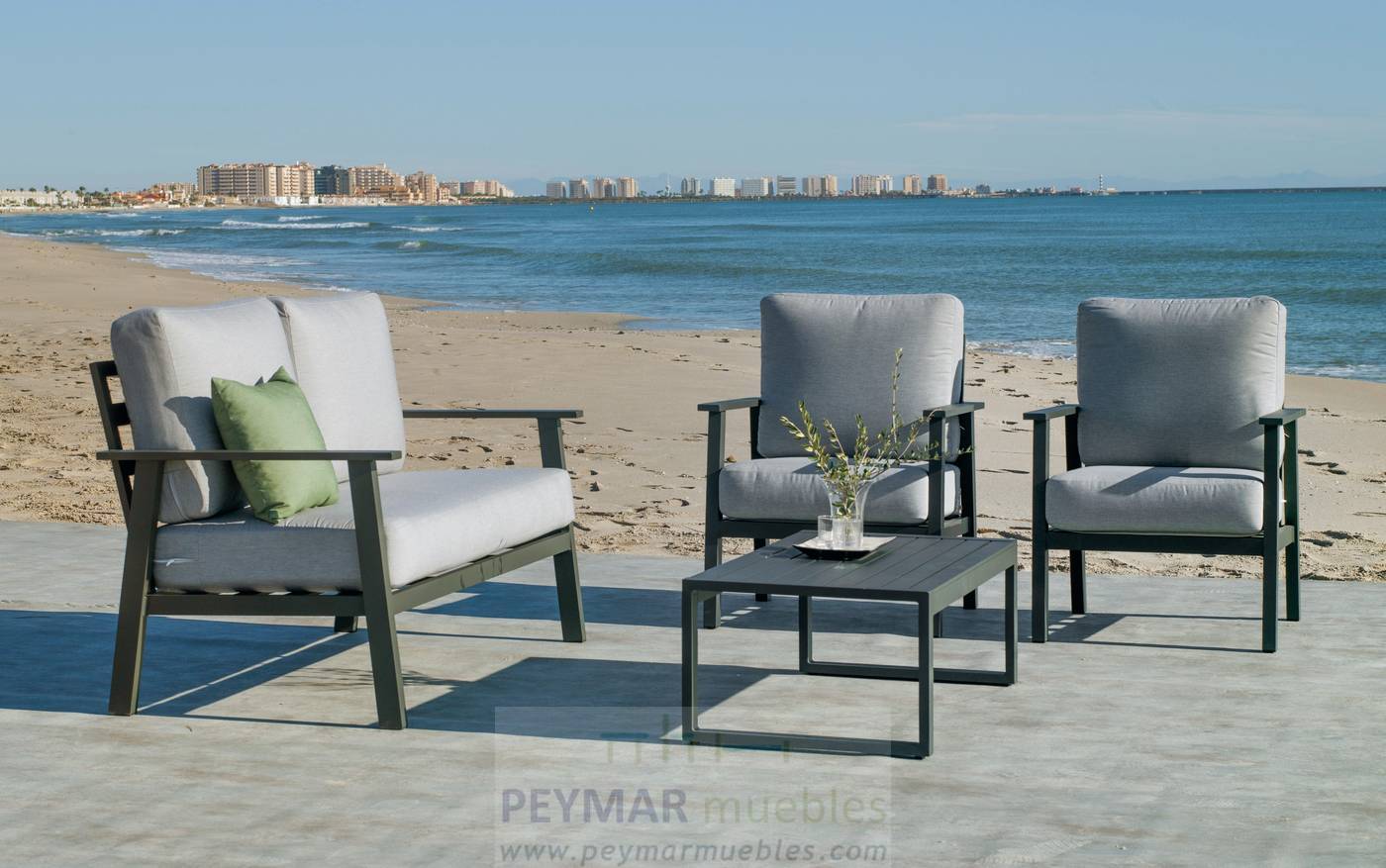 Conjunto aluminio: sofá 2 plazas + 2 sillones + mesa de centro. Fabricado de aluminio en color blanco o antracita.