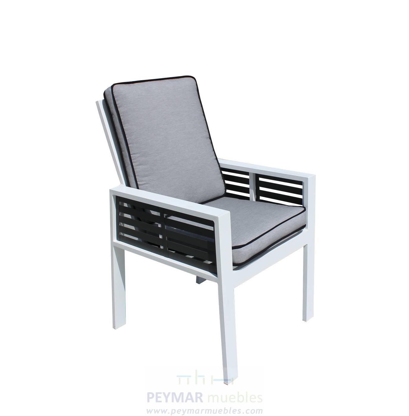 Exclusivo sillón de comedor de aluminio bicolor. Con cojines gran confort desenfundables.