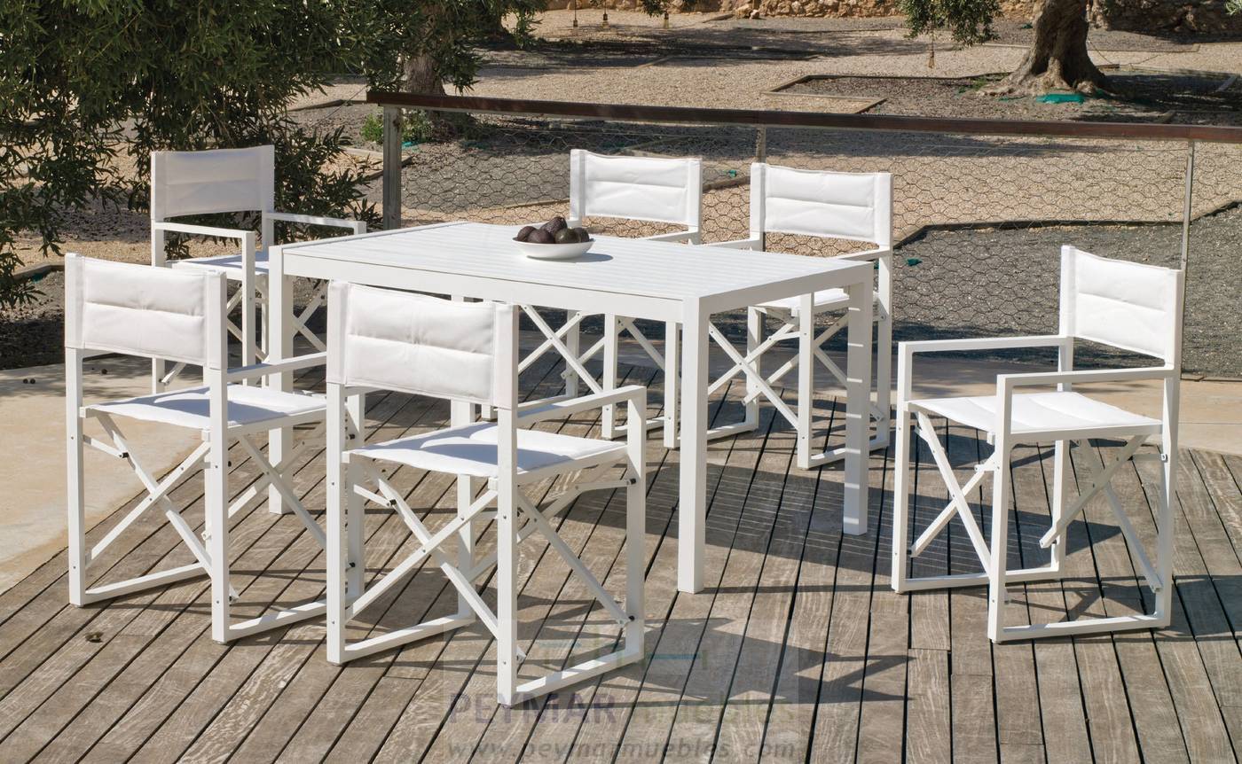 Mesa de aluminio con tablero liso de aluminio de 150 cm. Disponible en color blanco o antracita.