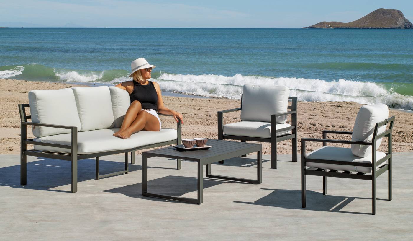 Conjunto aluminio: 1 sofá 3 plazas + 2 sillones + 1 mesa de centro. Disponible en color blanco, antracita, champagne, plata o marrón.