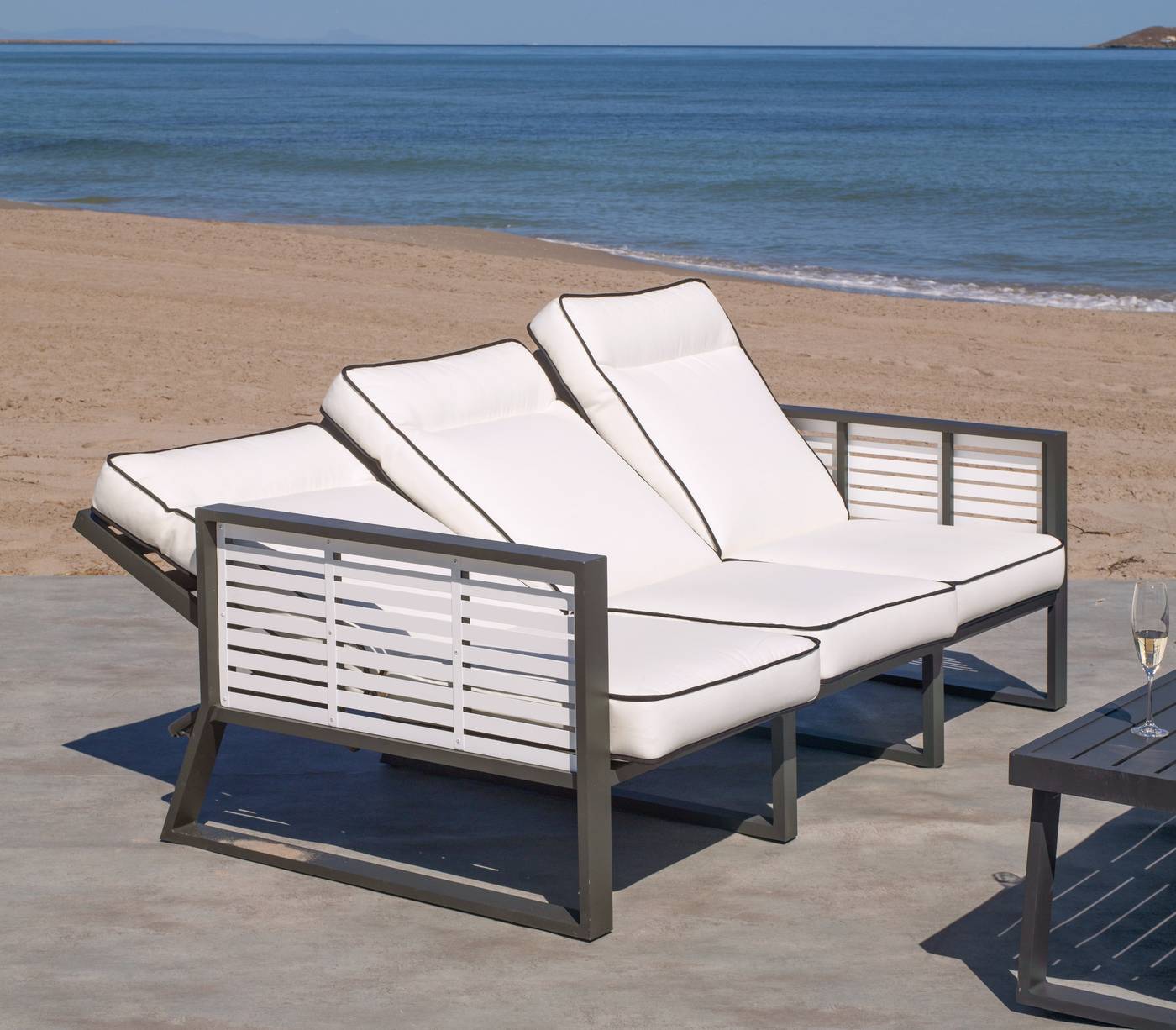 Set Aluminio Luxe Samira-8 - Exclusivo conjunto de alumnio bicolor: 1 sofá de 3 plazas reclinable + 2 sillones reclinables + 1 mesa de centro.