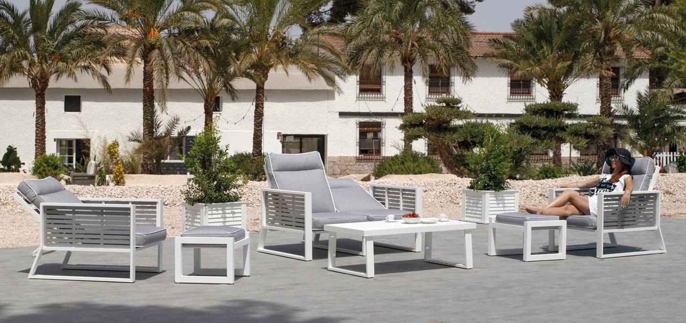 Exclusivo conjunto de alumnio bicolor: 1 sofá de 2 plazas reclinable + 2 sillones reclinables + 2 reposapiés + 1 mesa de centro.
