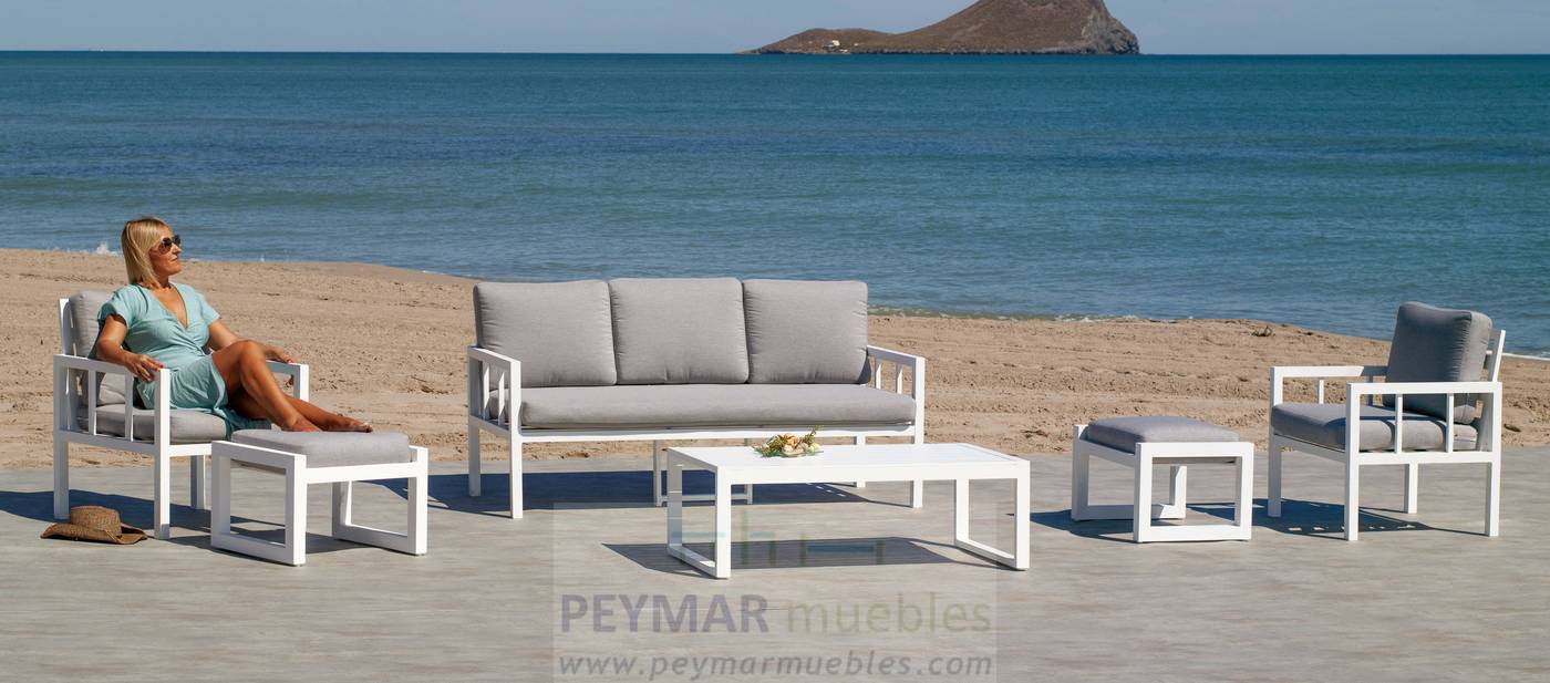 Conjunto aluminio: 1 sofá 3 plazas + 2 sillones + 1 mesa de centro + 2 reposapiés. Disponible en color blanco, antracita, champagne, plata o marrón.<br/><br/><b>OFERTA VÁLIDA HASTA EL 30 DE JUNIO O FIN DE EXISTENCIAS</b>.