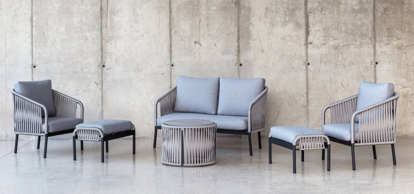 Conjunto aluminio color antracita y cuerda color gris: 1 sofá de 2 plazas + 2 sillones + 1 mesa de centro.