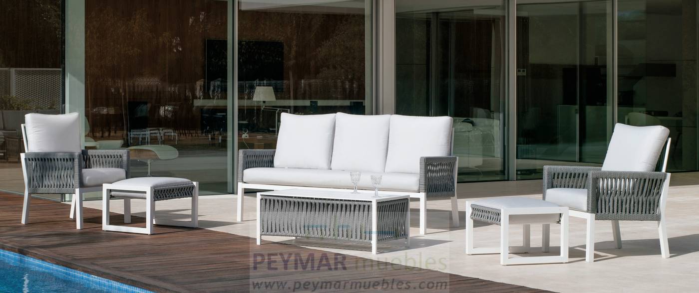 Conjunto aluminio y cuerda: 1 sofá de 3 plazas + 2 sillones + 1 mesa de centro + 2 taburetes. Colores disponibles en blanco, gris, marrón o champagne.