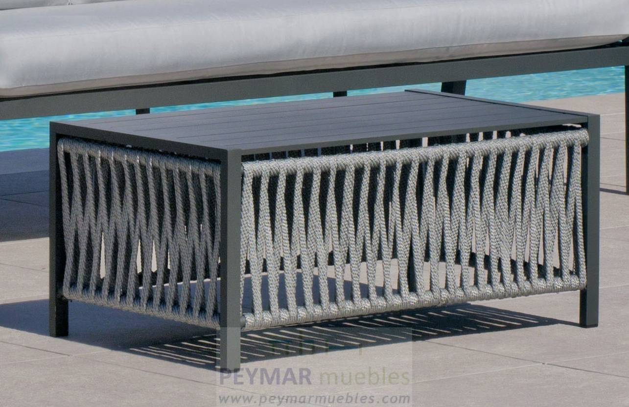 Mesa de centro rectangular lujo de 135 cm. Fabricada de aluminio y cuerda en color blanco, gris, marrón o champagne.