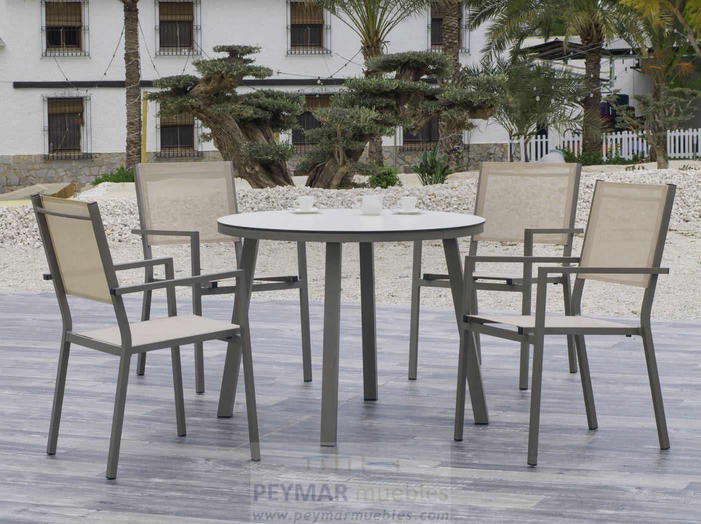 Mesa California HPL-100 - Mesa redonda de aluminio, con patas cuadradas y tablero HPL de 100 cm. Disponible en color blanco, antracita o champagne.