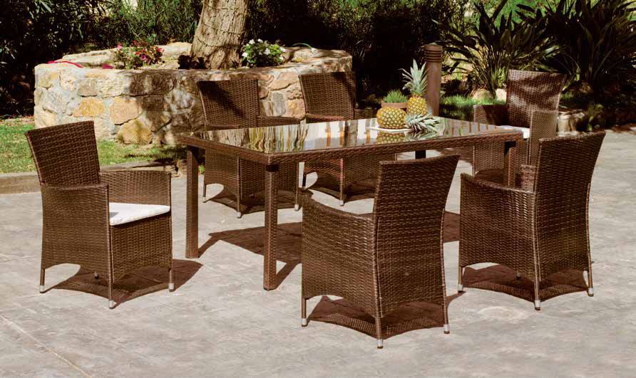 Conjunto de ratán sintético color marrón: mesa rectangular de 150 cm. + 4 sillones confort con cojín