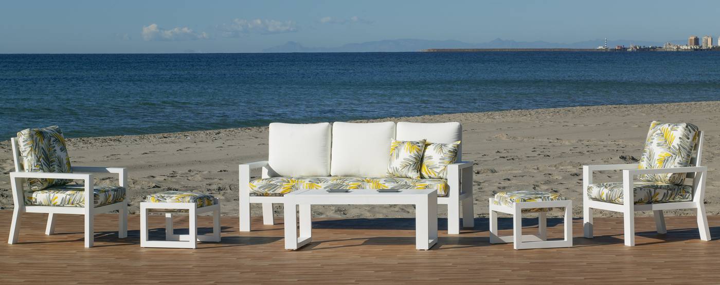 Conjunto lujoso de aluminio: 1 sofá de 3 plazas + 2 sillones + 1 mesa de centro + cojines.