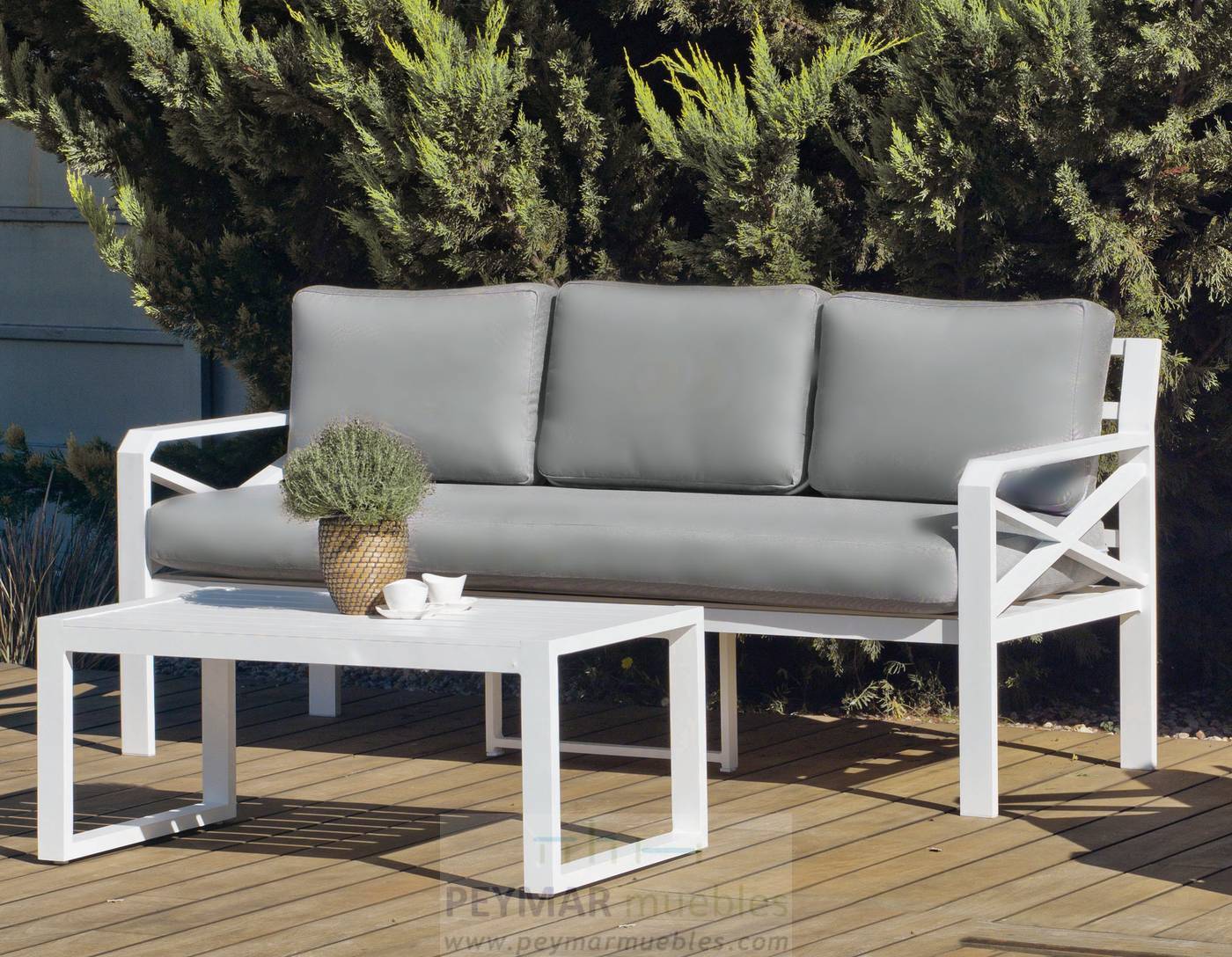 Conjunto Aluminio Luxe Lausana-8 - Conjunto de aluminio: 1 sofá de 3 plazas + 2 sillones + 1 mesa de centro + cojines. Disponible en color blanco.<br/><br/><b>OFERTA VÁLIDA HASTA FIN DE EXISTENCIAS</b> aplicable sólo a color blanco con Tapizado: Dralón.<br/><b>PLAZO ENTREGA: 2 a 4 semanas</b> con dicha opción.