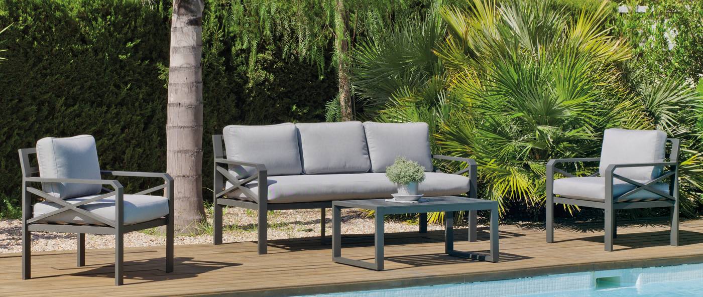 Conjunto de aluminio: 1 sofá de 3 plazas + 2 sillones + 1 mesa de centro + cojines. Disponible en color blanco y antracita.