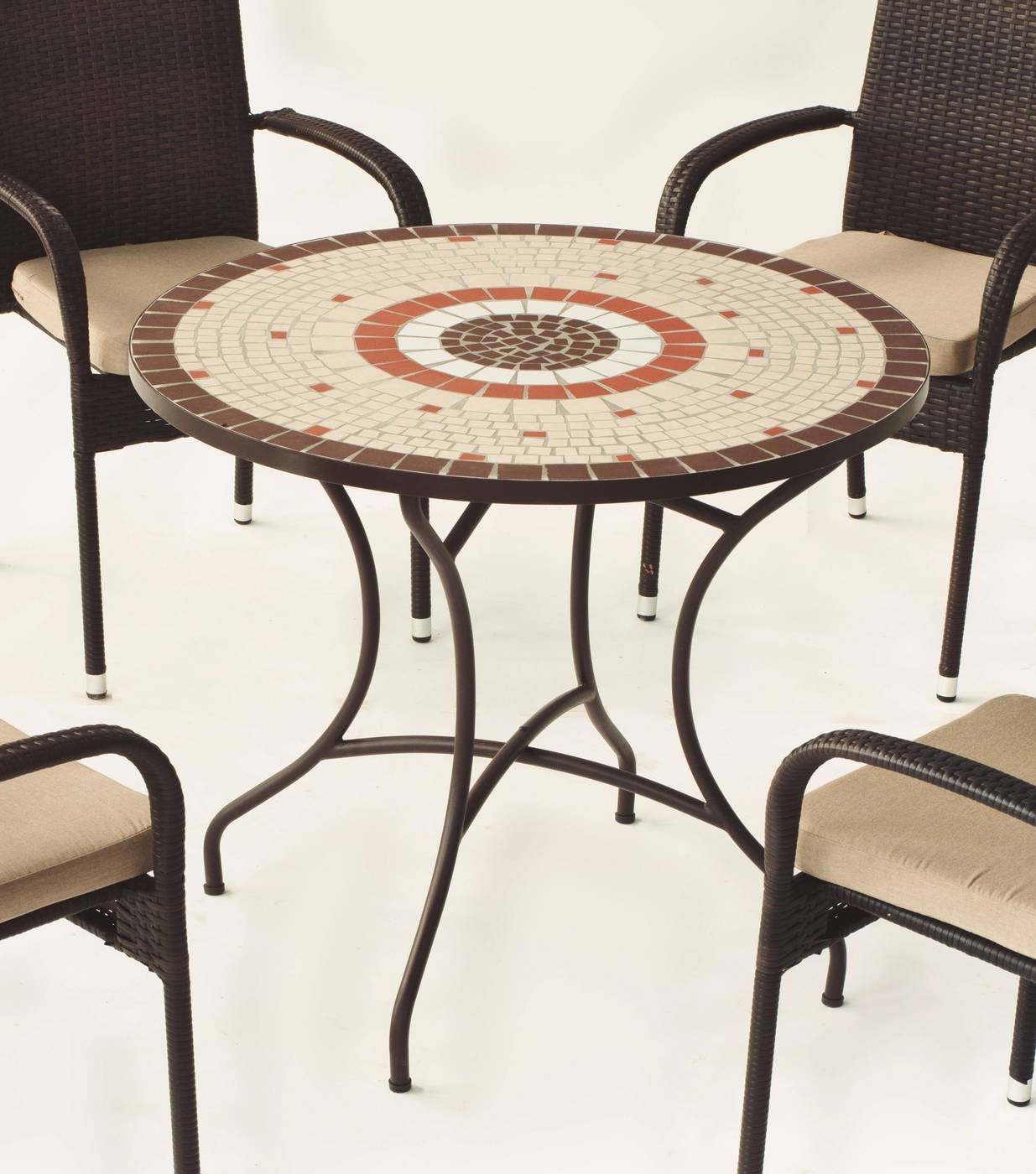 Conjunto Mosaico Malaya90-Bergamo - Conjunto de forja color marrón: mesa con tablero mosaico de 90 cm + 4 sillones de ratán sintético con cojines.