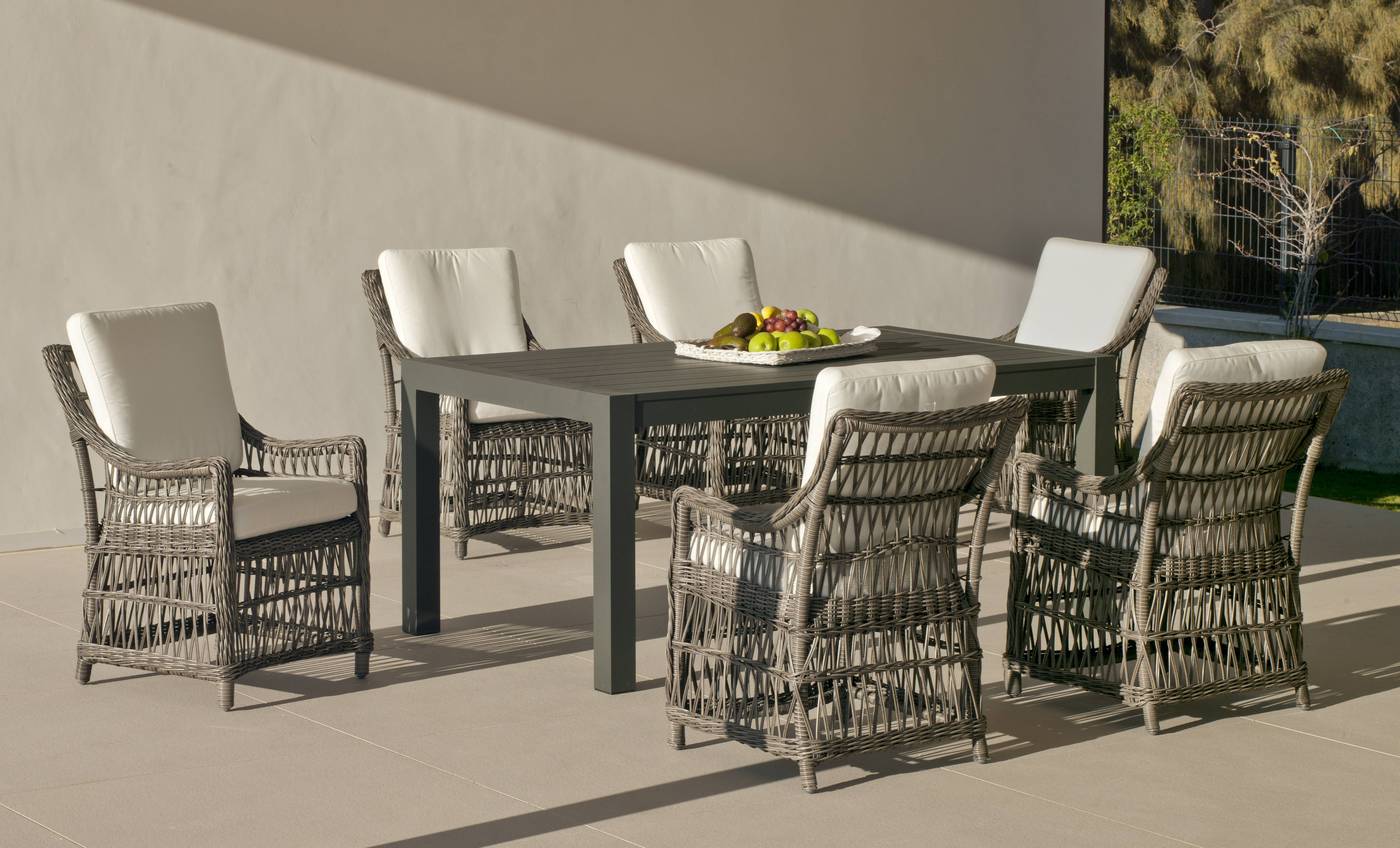 Conjunto para jardín de médula y aluminio color gris: 1 mesa comedor de aluminio de 160 cm. + 6 sillones de médula con cojines