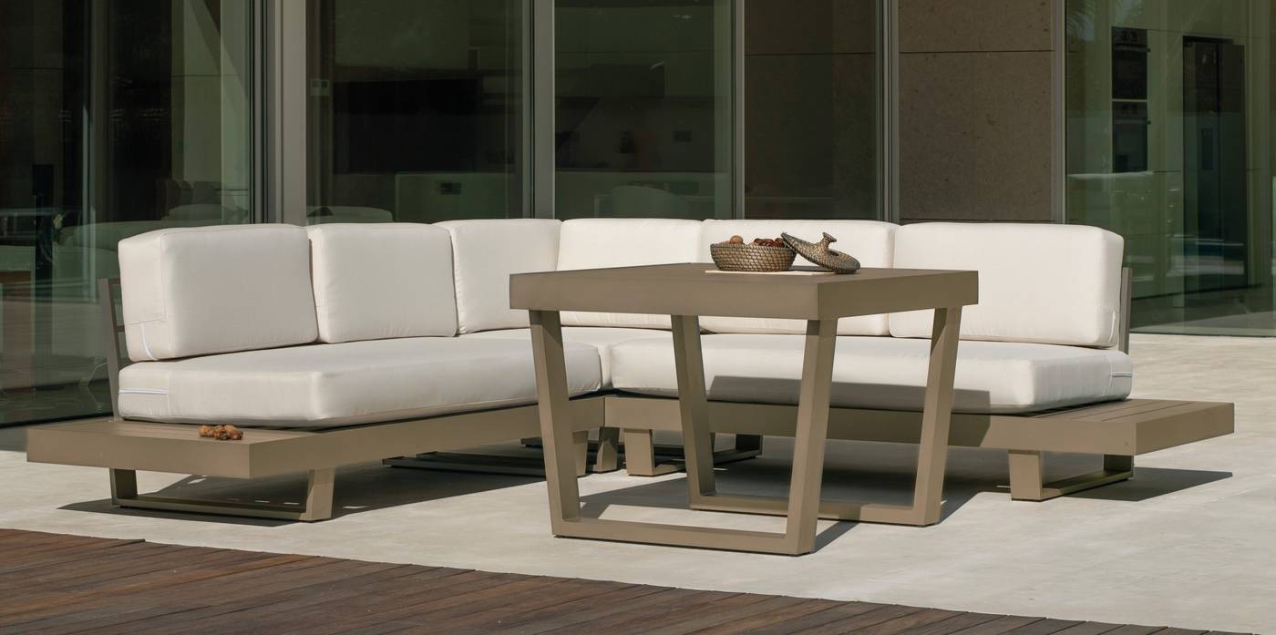 Set Rinconera Aluminio Luxe Menfis-8 - Rinconera confort lujo 5 plazas, con cojines desenfundables + mesa de comedor. Estructura robusta de aluminio color blanco, antracita, champagne, plata o marrón.