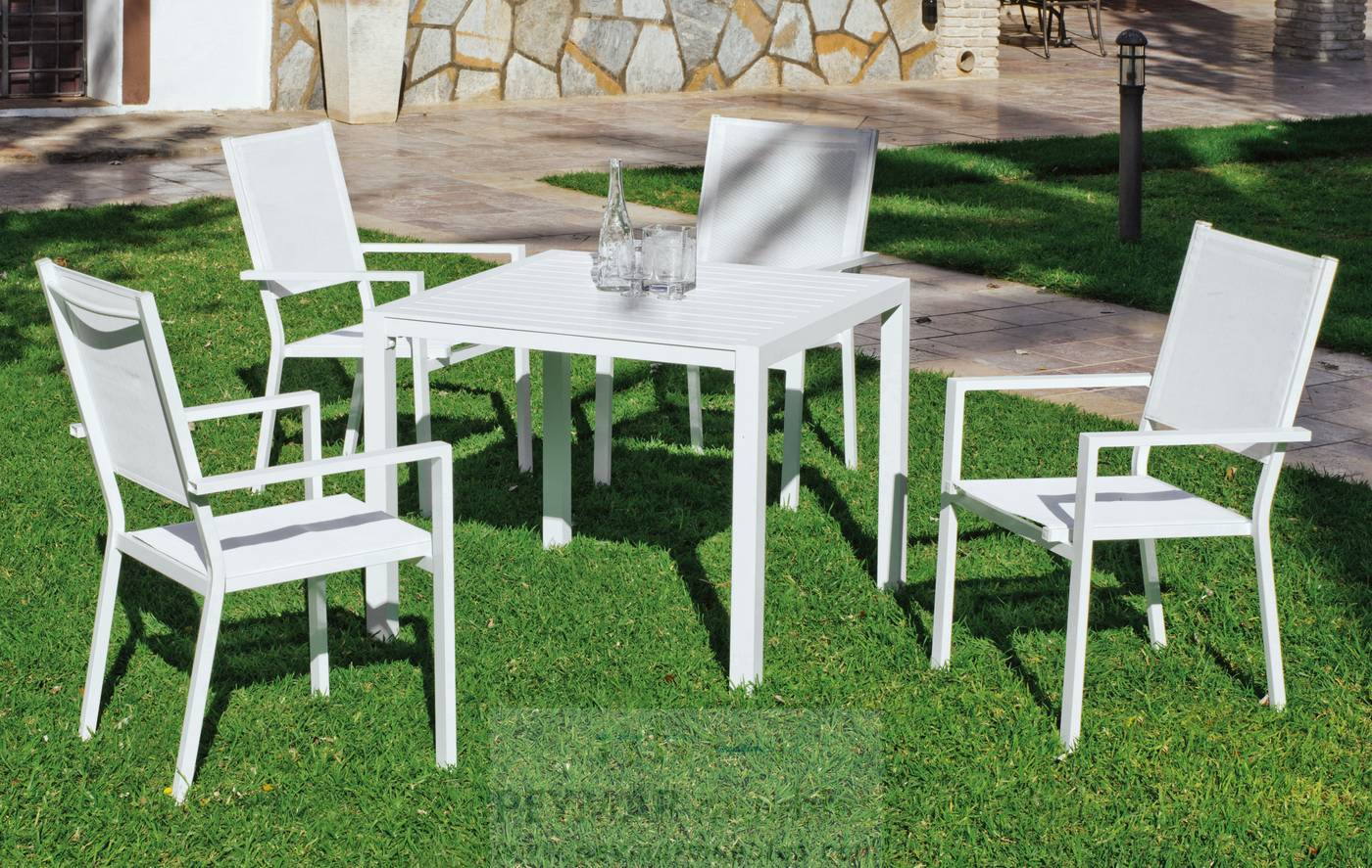 Mesa Aluminio Palma-90 - Mesa cuadrada de aluminio  con tablero lamas de aluminio. Disponible en color blanco, antracita, champagne, plata o marrón.