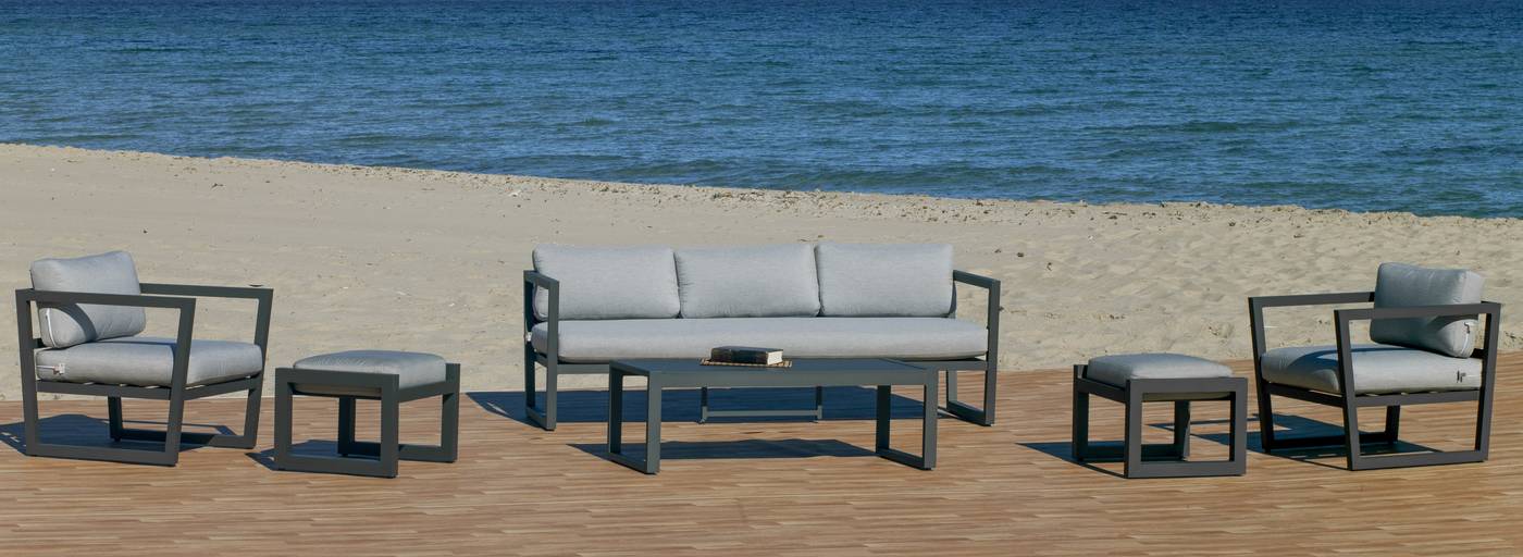 Conjunto aluminio: 1 sofá 3 plazas + 2 sillones + 1 mesa de centro + 2 reposapiés. Disponible en color blanco o antracita.