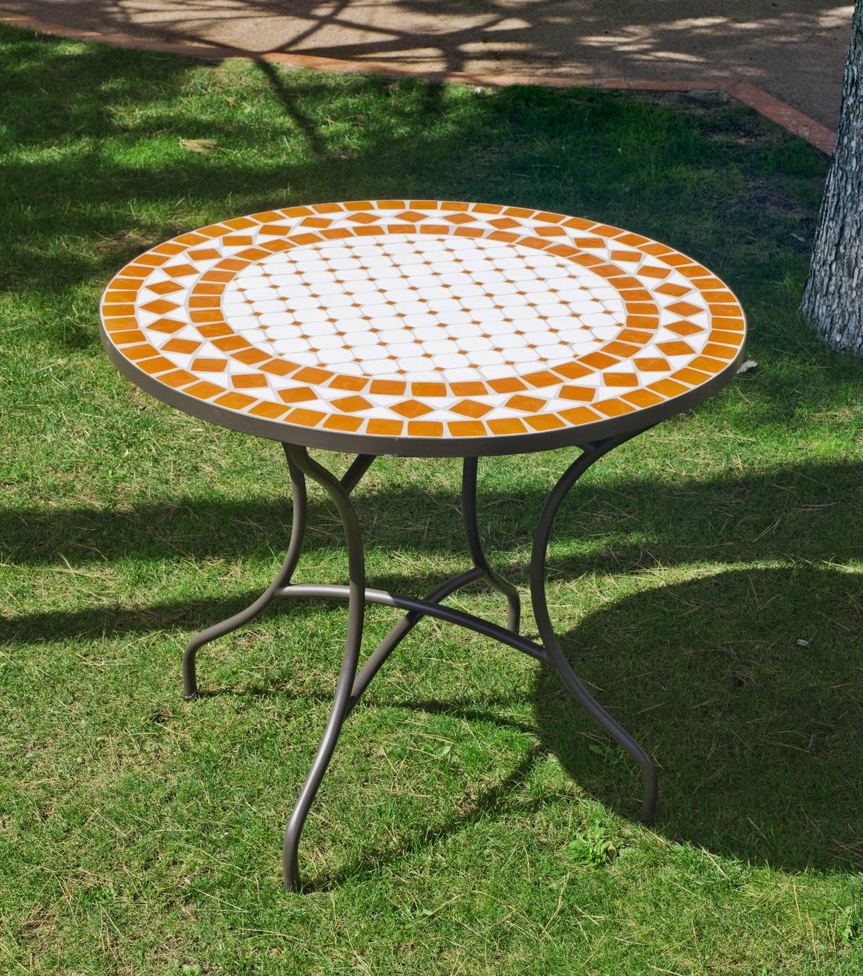 Set Madera Berna-Melrose - Conjunto de madera y acero forjado: 1 mesa mosaico 90Ø + 4 sillas plegables de madera + 4 cojines completos