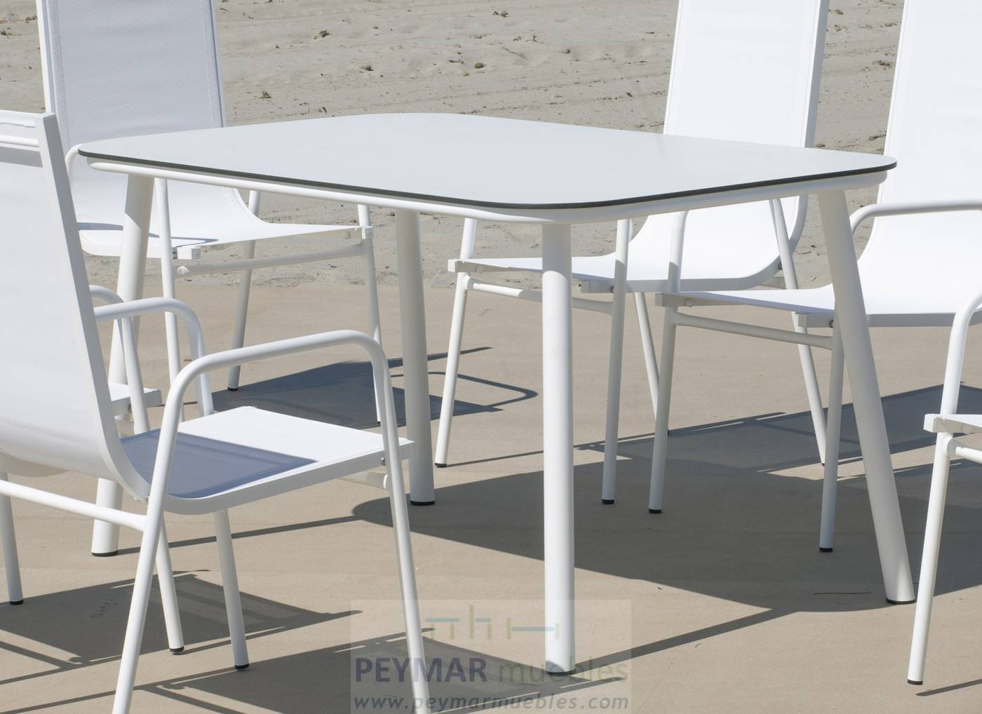 Set Mundra-150-4 Leiran - Conjunto aluminio para jardín: Mesa rectangular con tablero HPL de 150 cm + 4 sillones de textilen. Colores: blanco o antracita.