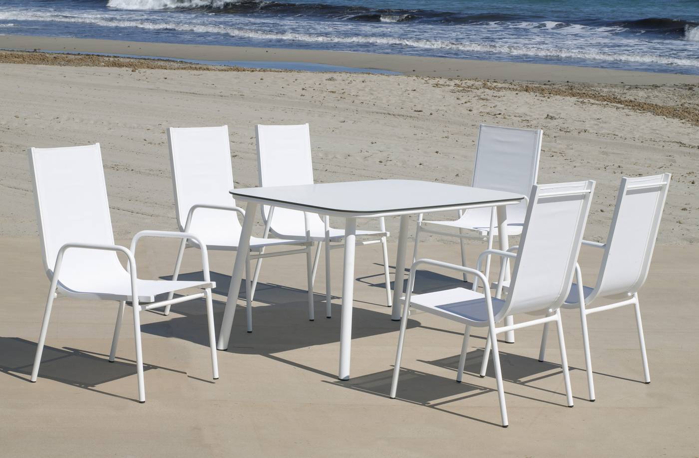 Conjunto aluminio para jardín: Mesa rectangular con tablero HPL de 150 cm + 4 sillones de textilen. Colores: blanco y antracita.
