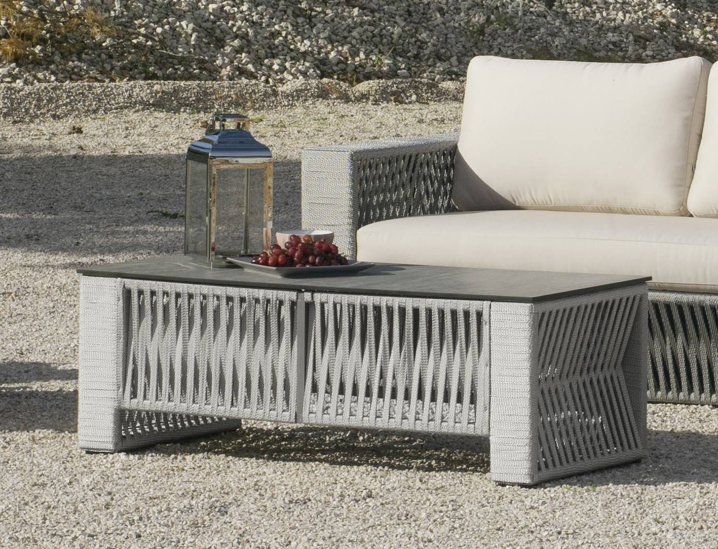 Set Aluminio Prusia-8 - Conjunto aluminio-cuerda: 1 sofá de 3 plazas + 2 sillones + 1 mesa de centro. Disponible en color blanco, gris, oro o champagne.