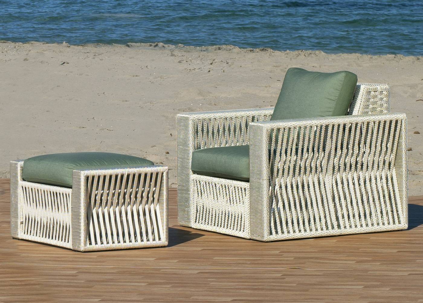 Set Aluminio Prusia-10 - Conjunto aluminio-cuerda: 1 sofá de 3 plazas + 2 sillones + 1 mesa de centro + 2 taburetes + cojines. Disponible en color blanco, gris, oro o champagne.