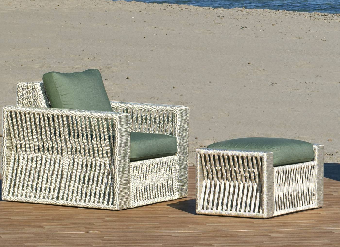 Set Aluminio Prusia-10 - Conjunto aluminio-cuerda: 1 sofá de 3 plazas + 2 sillones + 1 mesa de centro + 2 taburetes. Disponible en color blanco, gris, oro o champagne.