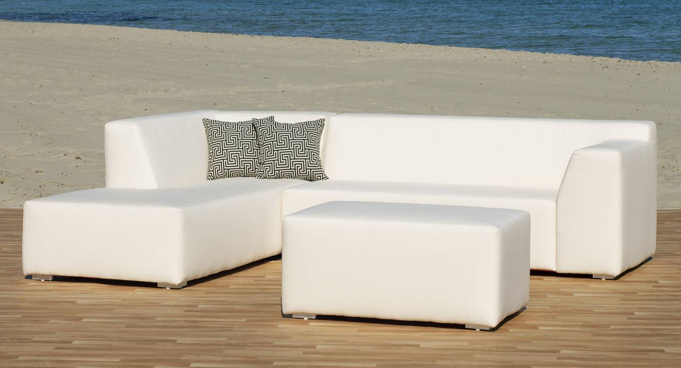 Lujoso conjunto de aluminio tapizado con technotex impermeable color beige: Chaiselonge + sofá 2 plazas + mesa de centro.
