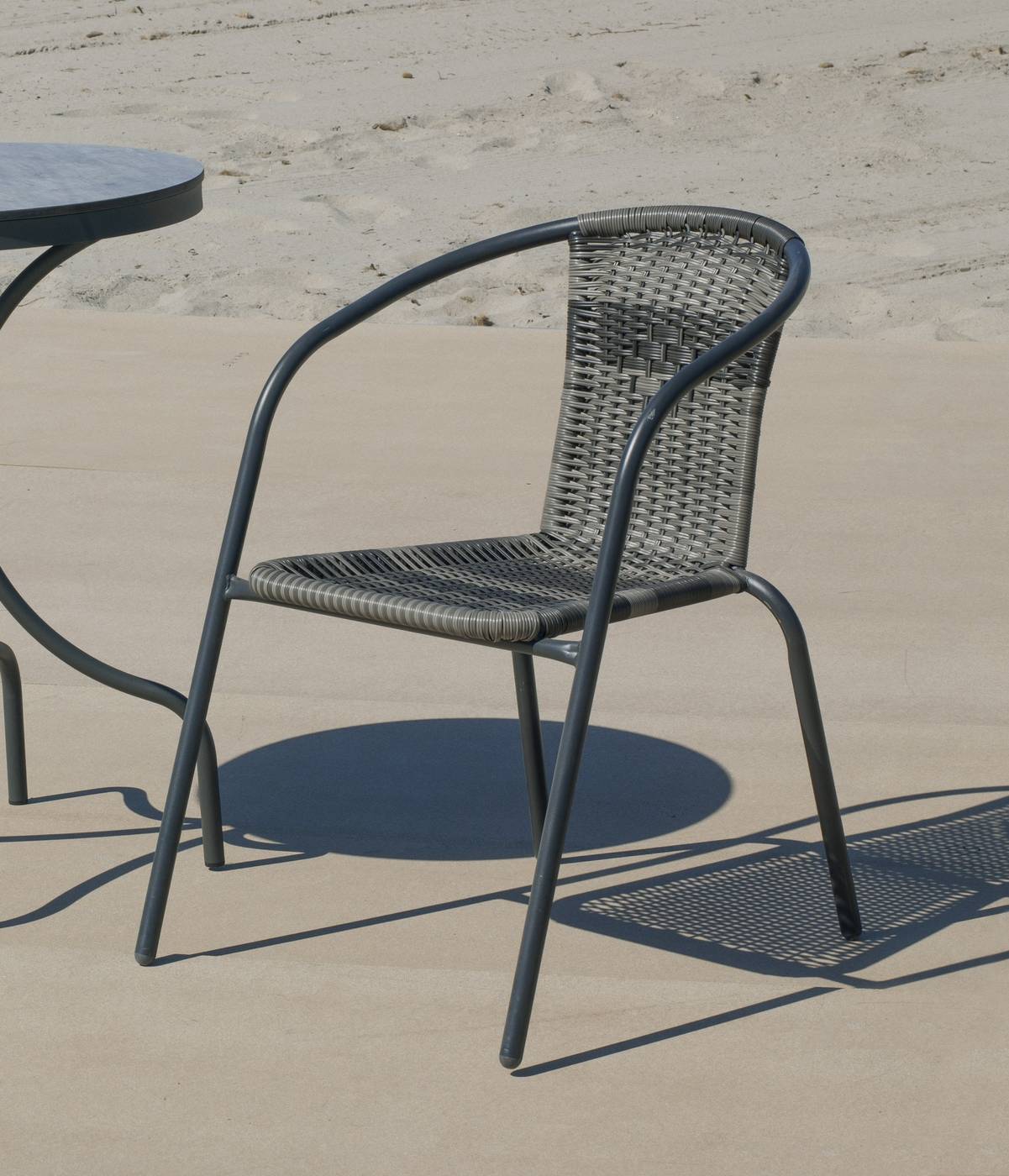 Set Acero Sulam-Santana 60-2 - Conjunto de acero color antracita: mesa redonda de 60 cm. con tapa de cristal templado + 2 sillones de acero y wicker