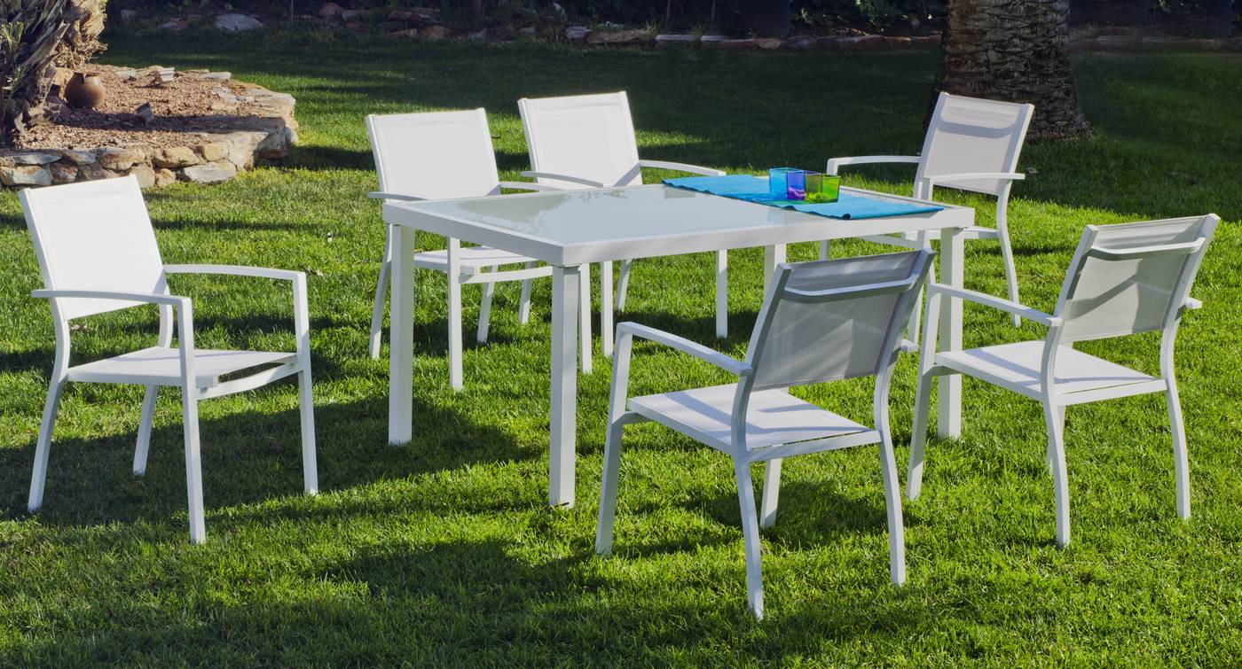 Conjunto aluminio color blanco: mesa de 150 cm. + 4 sillones apilables de alumnio y textilen