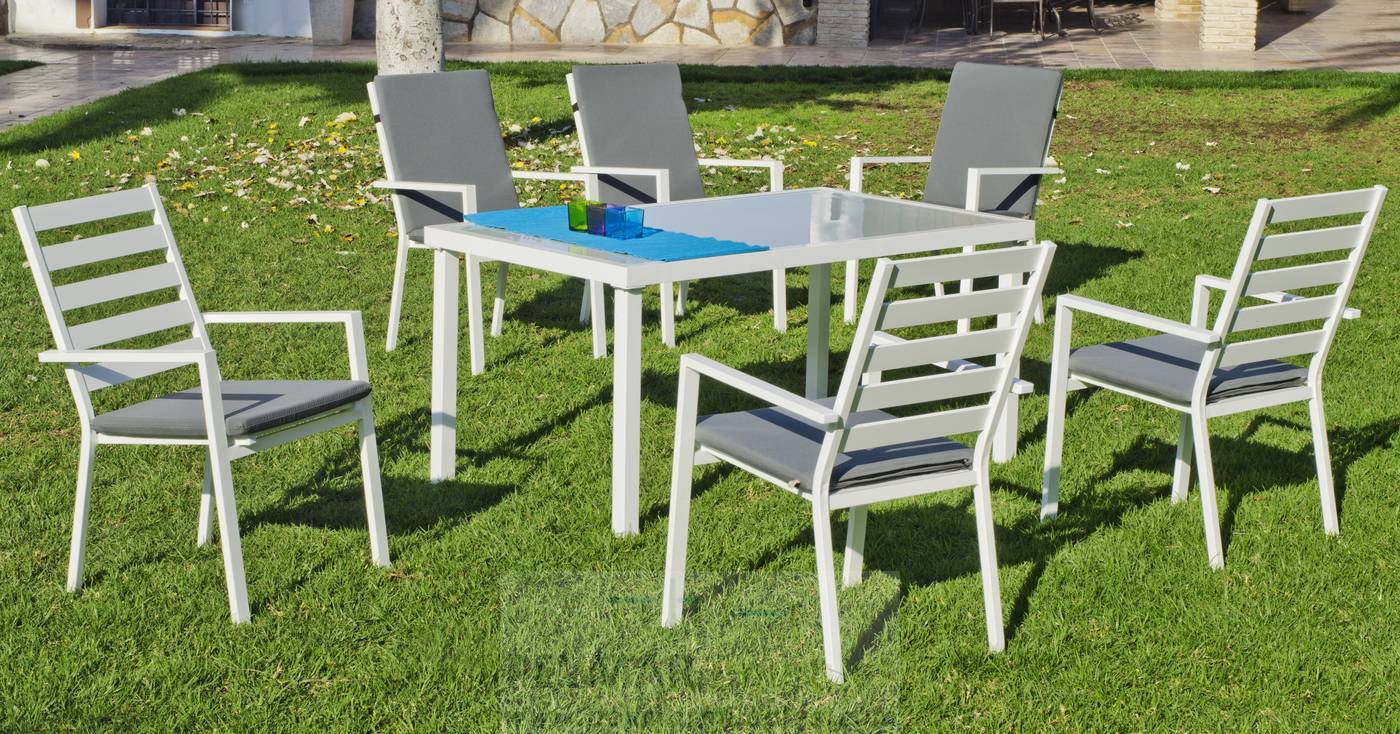 Conjunto aluminio color blanco: mesa de 150 cm. con tablero de cristal templado + 4 sillones apilables