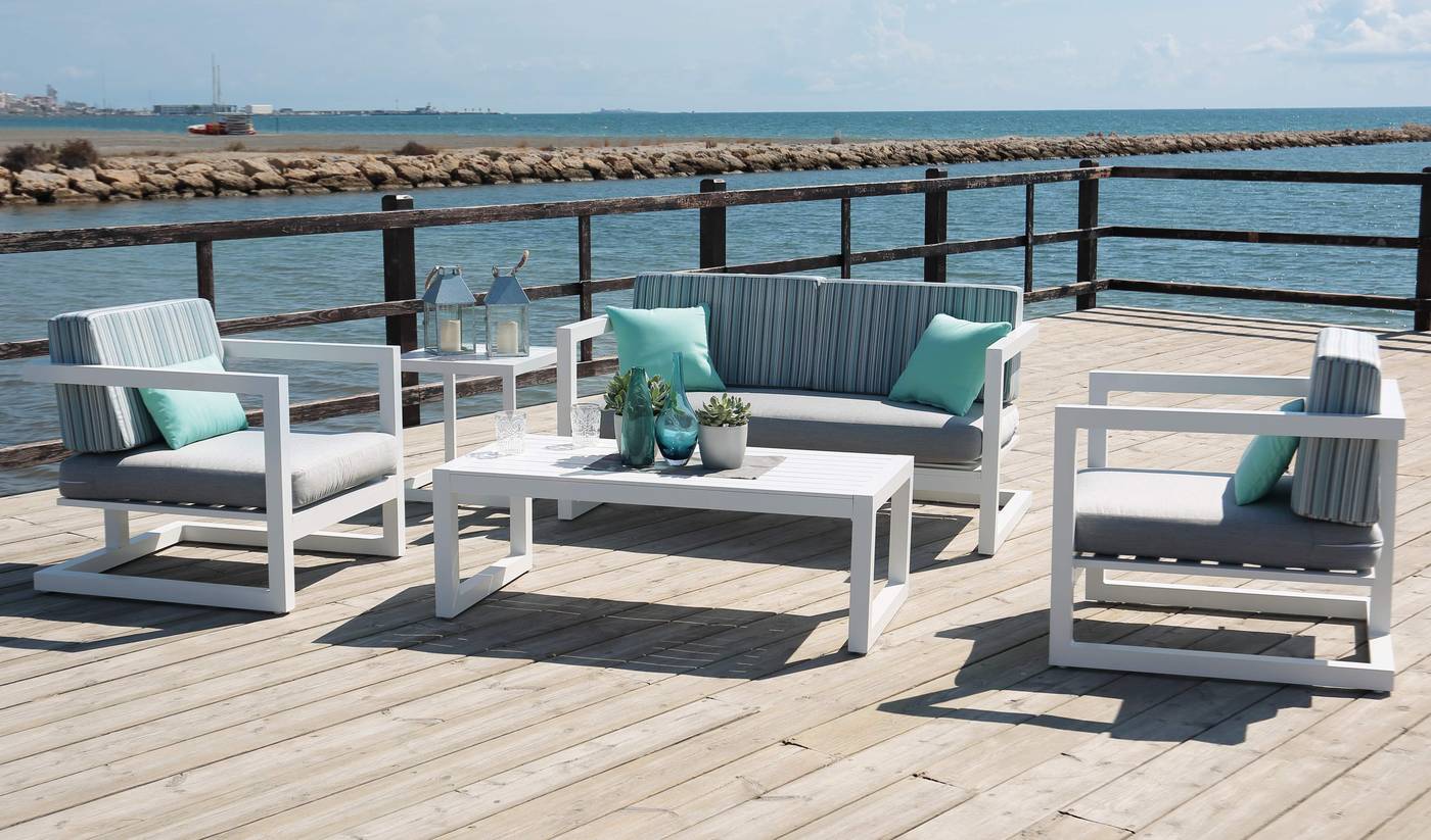 Conjunto aluminio: 1 sofá de 2 plazas + 2 sillones + 1 mesa de centro. Disponible en color blanco o antracita.