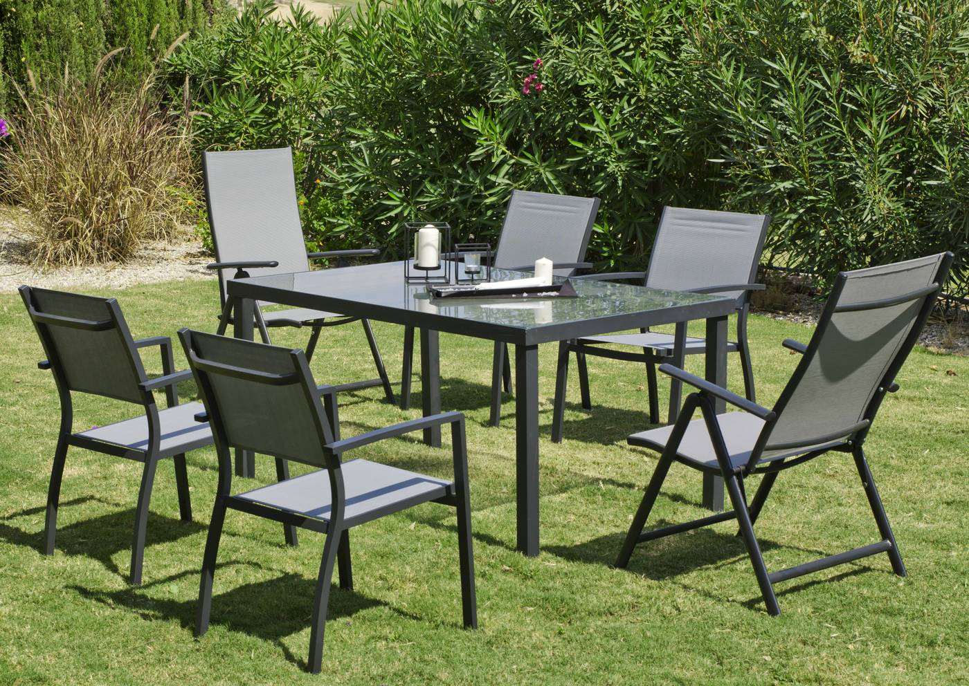 Conjunto aluminio color antracita: mesa de 150 cm + 4 sillones + 2 tumbonas de aluminio y textilen