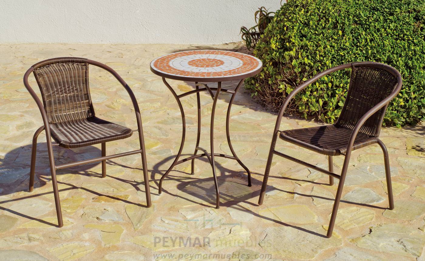 Mesa de forja color bronce, con tablero mosaico de 60 cm + 2 sillones apilables de wicker sintético