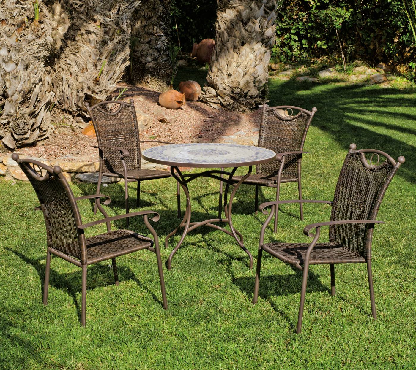 Conjunto de forja para jardín: mesa redonda 90 cm. de forja con tablero mosaico + 4 sillones de forja y huitex