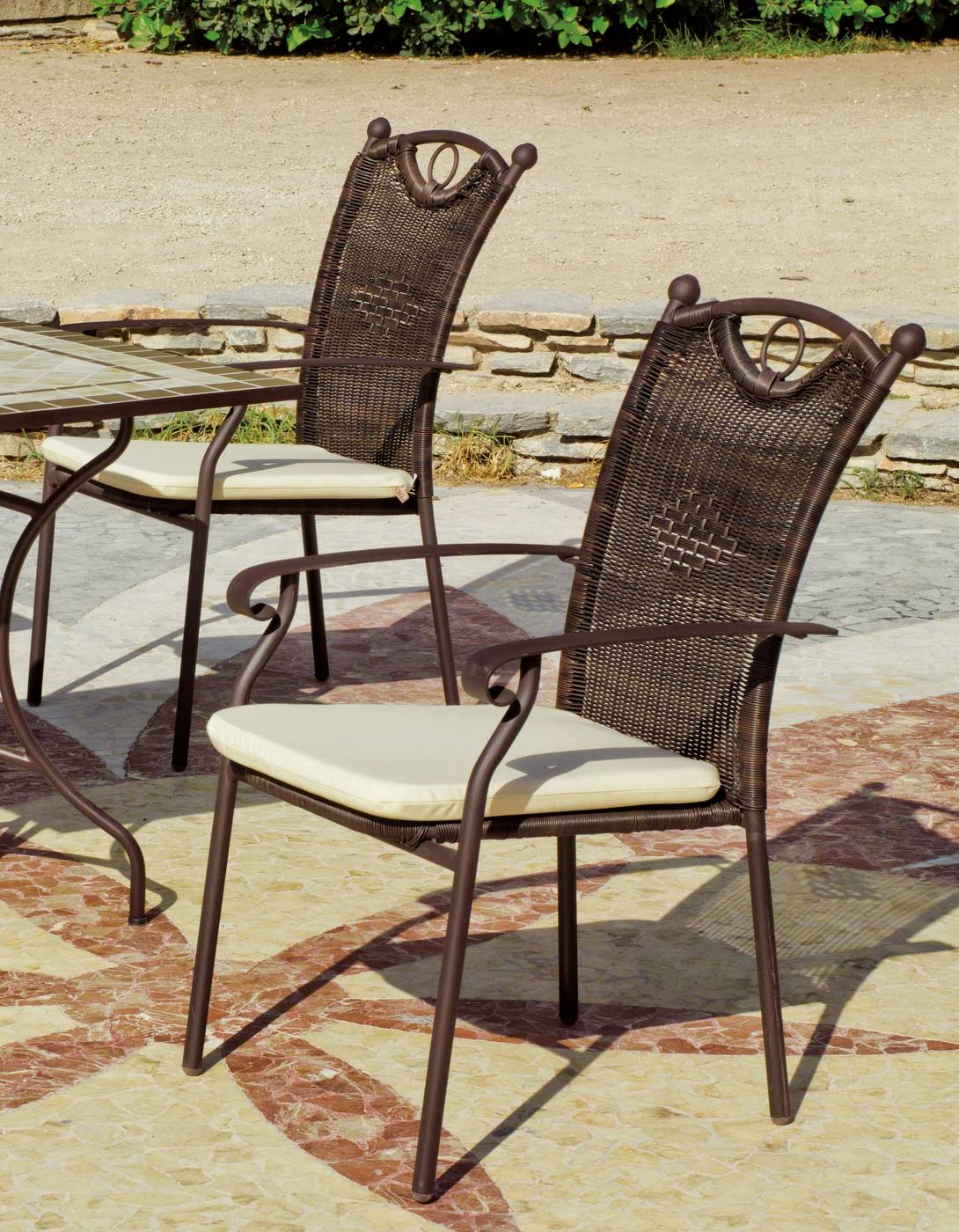 Set Mosaico Marsella/Beldey - Conjunto de forja para jardín: mesa redonda 90 cm. de forja con tablero mosaico + 4 sillones de forja y huitex