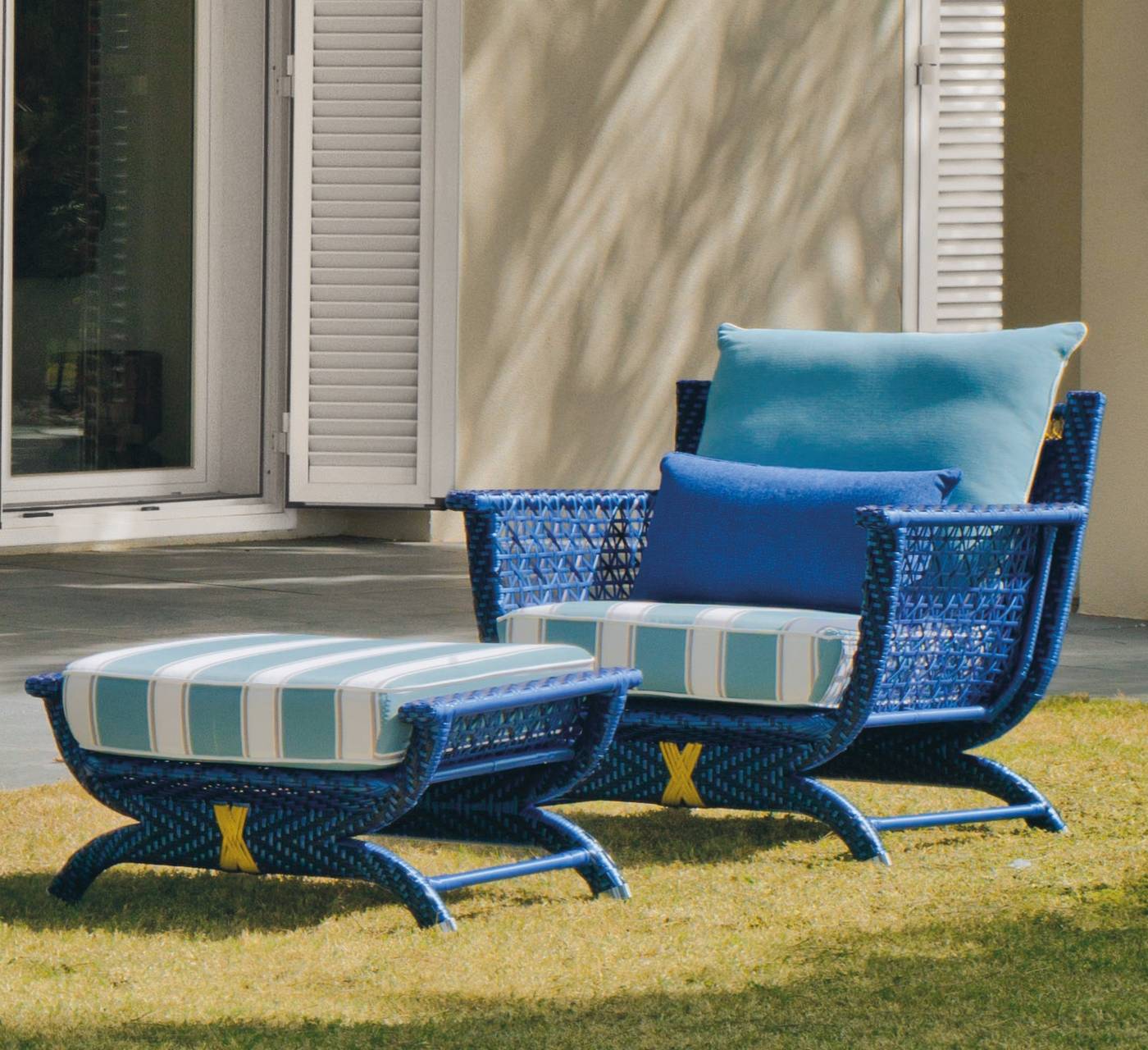 Set Médula Luxe Saona-10 - Conjunto gran lujo de médula sintética color azul: 1 sofá 3 plazas + 2 sillones + 1 mesa de centro + 2 reposapiés.