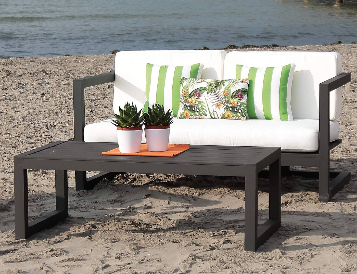 Sofá relax 2 plazas con cojines gran confort desenfundables. Estructura aluminio color blanco o antracita.