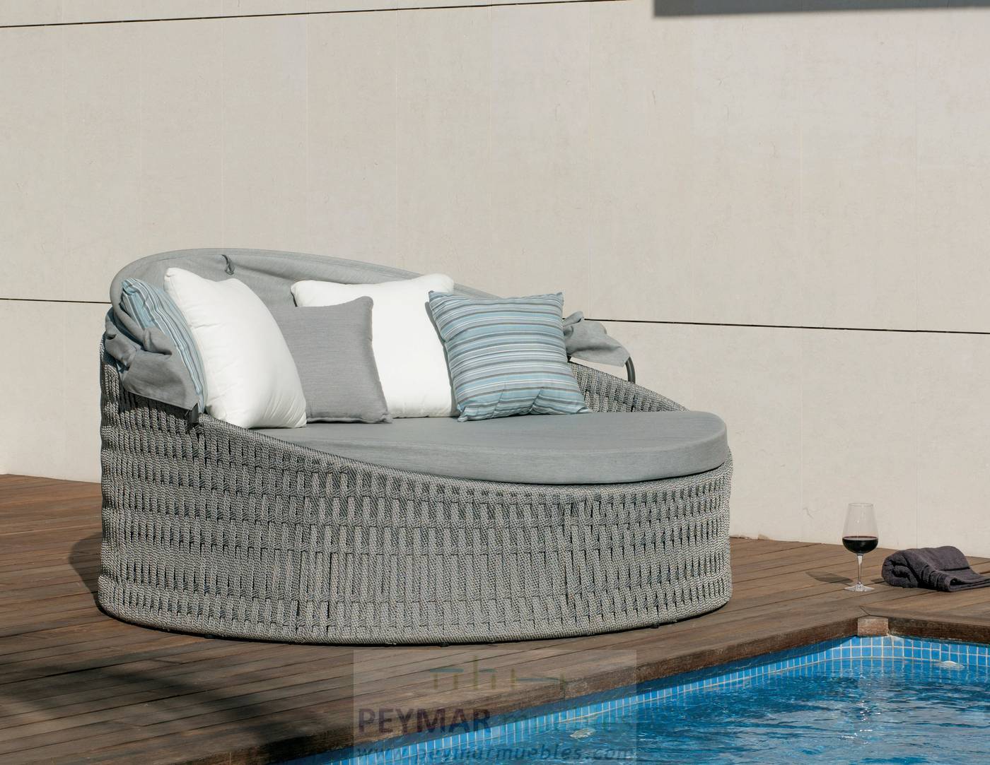 Cama Cuerda Tenerife - Cama gran lujo con techo abatible. Cojines desenfundables. Hecha de aluminio y cuerda color gris.