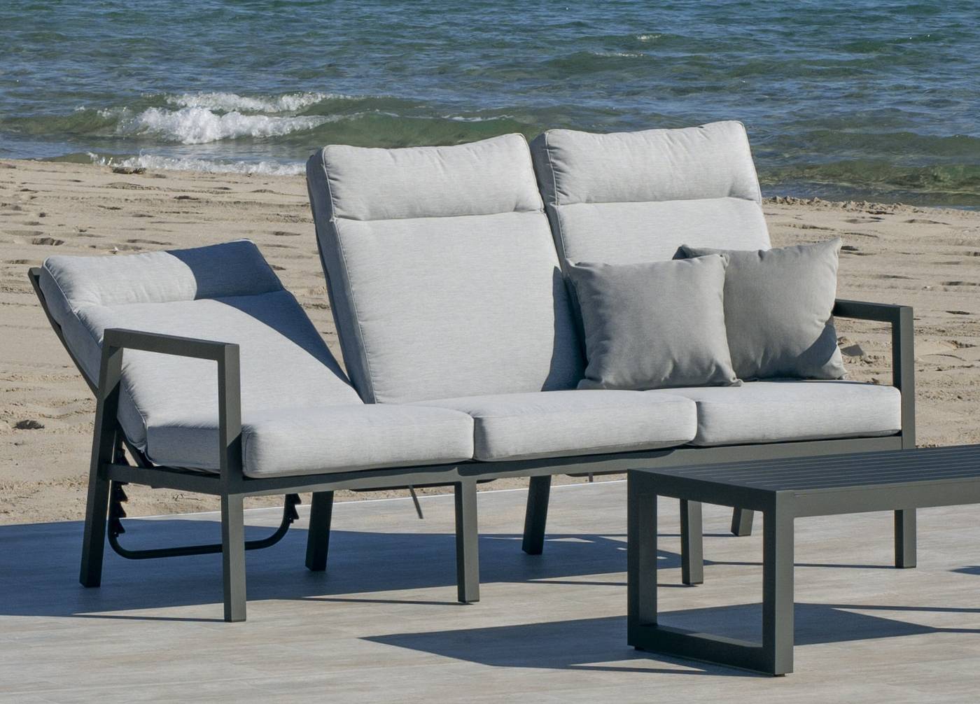 Set Aluminio Voriam-10 - Conjunto aluminio: sofá 3 plazas + 2 sillones + mesa de centro + 2 taburetes. Respaldos reclinables. Colores: blanco, antracita, champagne, plata o marrón.