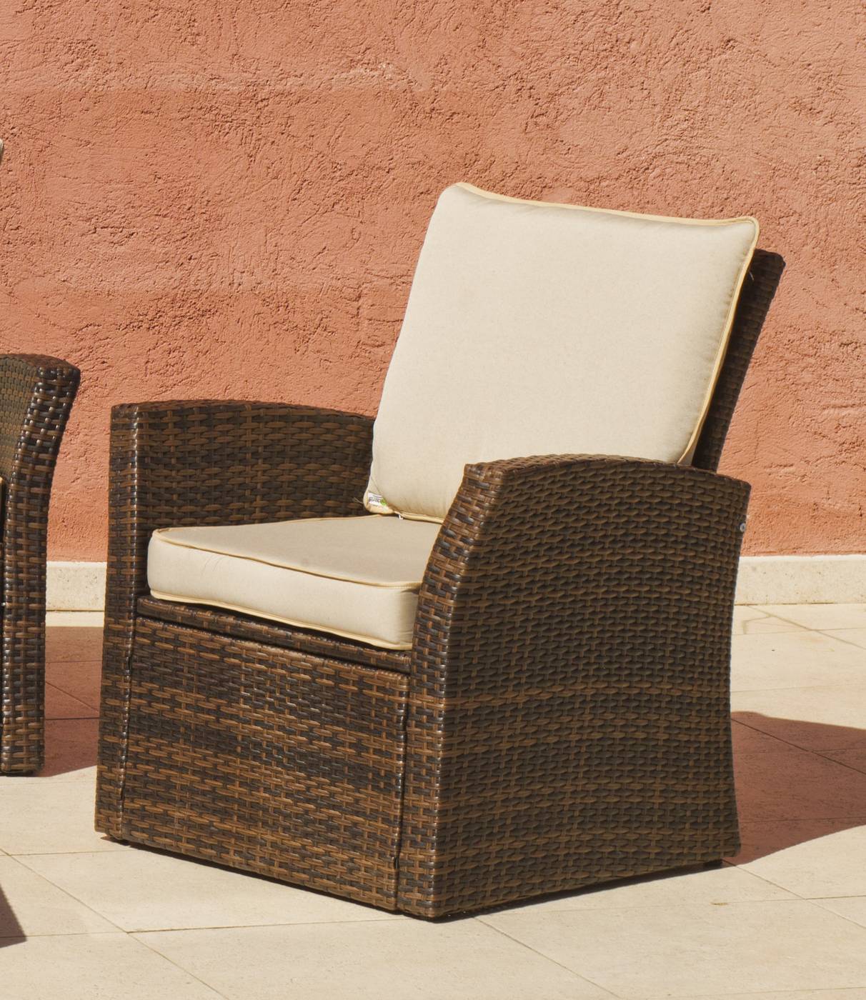 Conjunto Ratán Sint. Alpes-8 - Conjunto desmontable de ratán sintético color marrón: sofá 3 plazas + 2 sillones + mesa de centro
