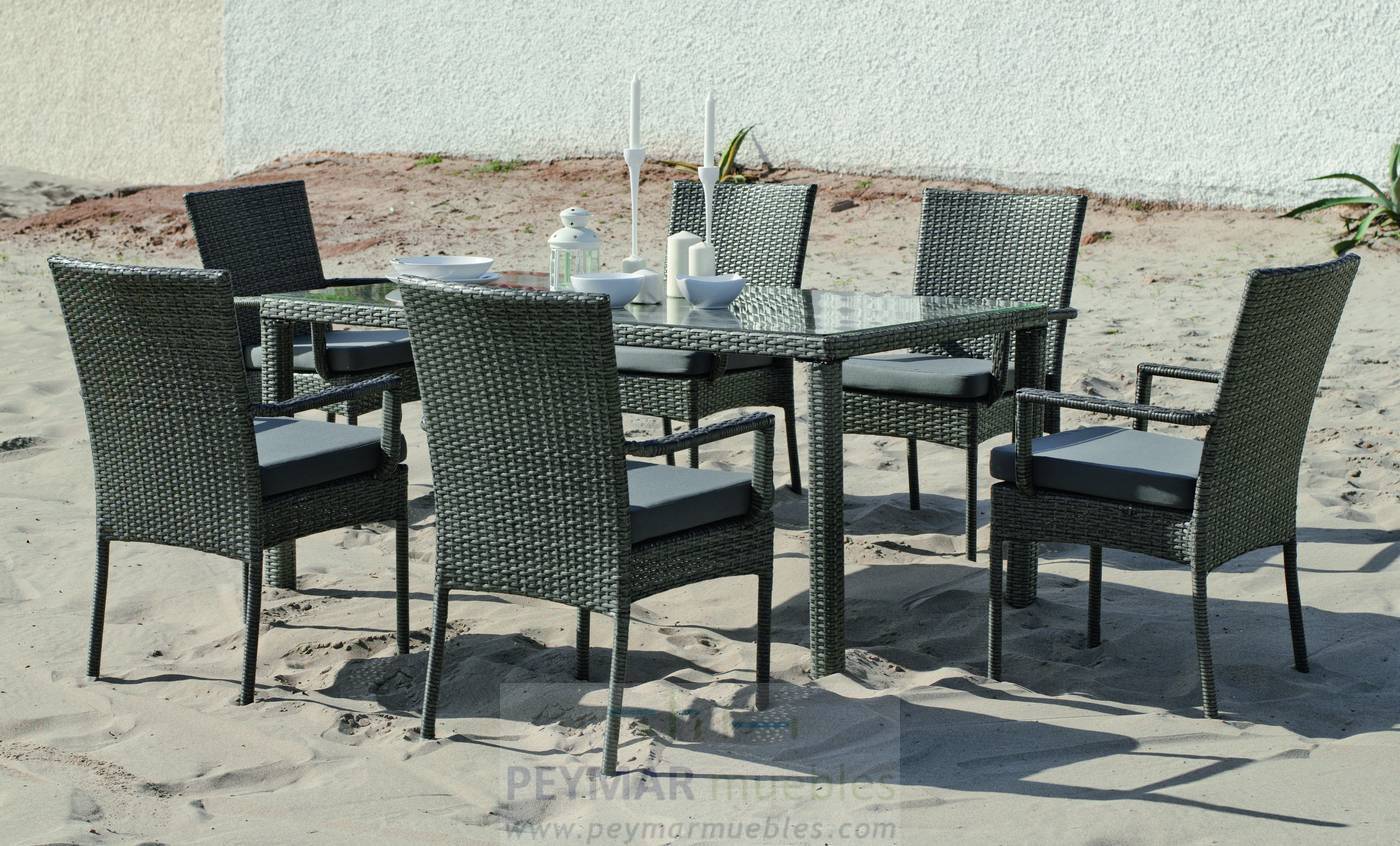 Conjunto Ratán Sintético Mali-150 - Conjunto de ratán sintético color gris: mesa rectangular de 150 cm. con tapa de cristal templado y 4 sillones apilables con cojines