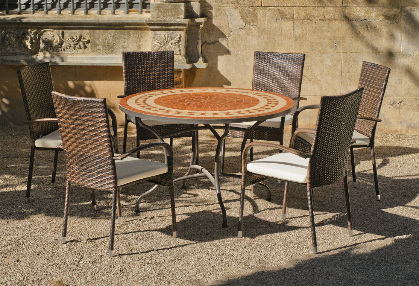 Conjunto de forja para jardín: 1 mesa con panel mosaico + 6 sillones de ratán sintético + 6 cojines