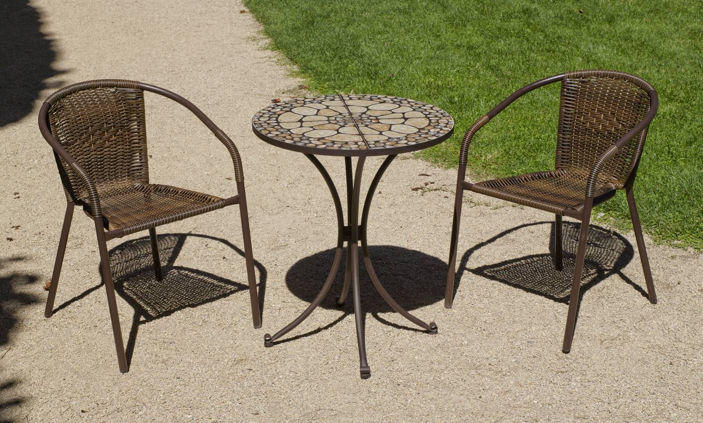 Conjunto de forja para jardín: 1 mesa mosaico redonda + 2 sillones de acero y wicker.