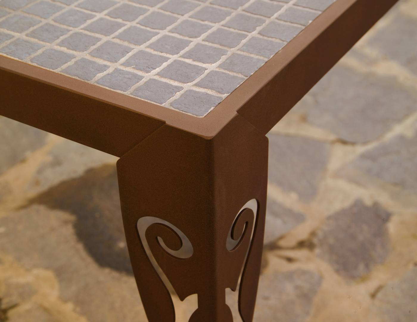 Mesa forja Nápoles - Mesa cuadrada o rectangular de forja con tapa de mosaico, cerámica, compacto o cristal, disponible en varias medidas y acabados
