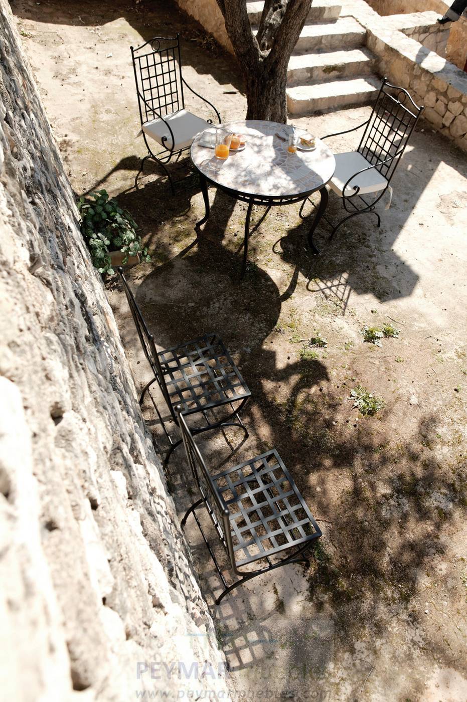 Conjunto forja Victoria - Conjunto de forja con mesa mosaico de piedra natural o cristal y 4 sillones